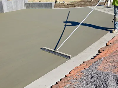 worker-texturing-concrete-patio-400x300